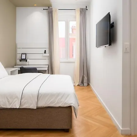 Lux White Rooms *
