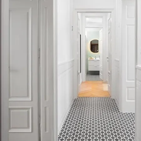 Lux White Rooms *