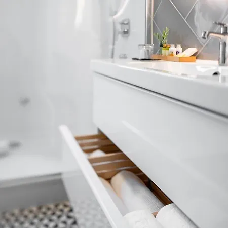 Lux White Rooms