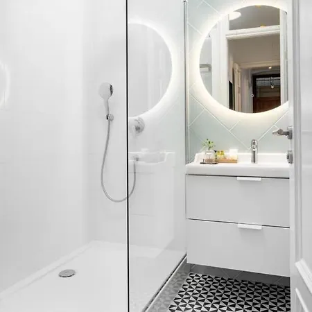 Lux White Rooms Bed and breakfast *